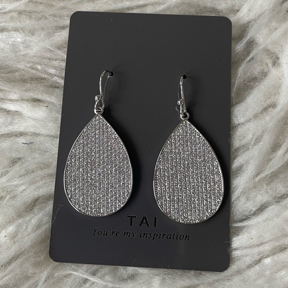 Tai Designs Silver Tone Cubic Zirconia CZ Pear Shaped Drop Earrings NWT One Size - Picture 1 of 6